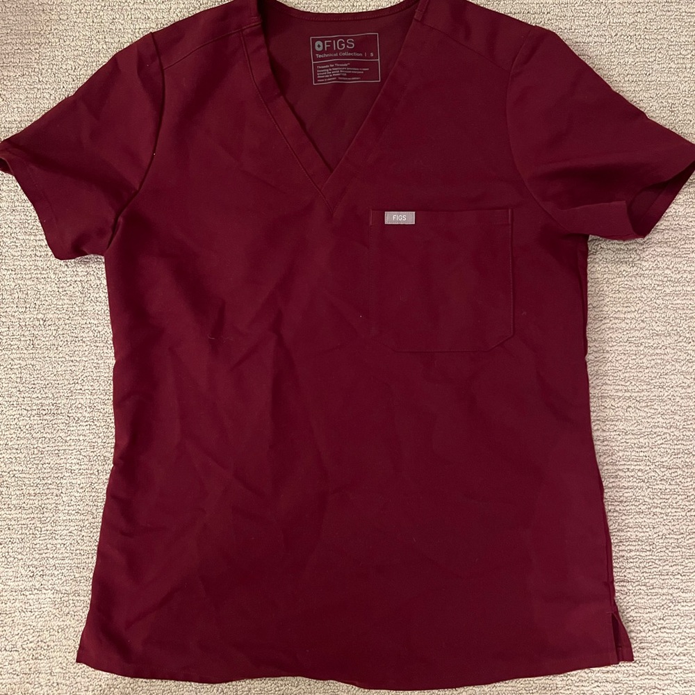 Womens Figs Catarina one pocket scrub top. Size small. $30. Hardly worn.
